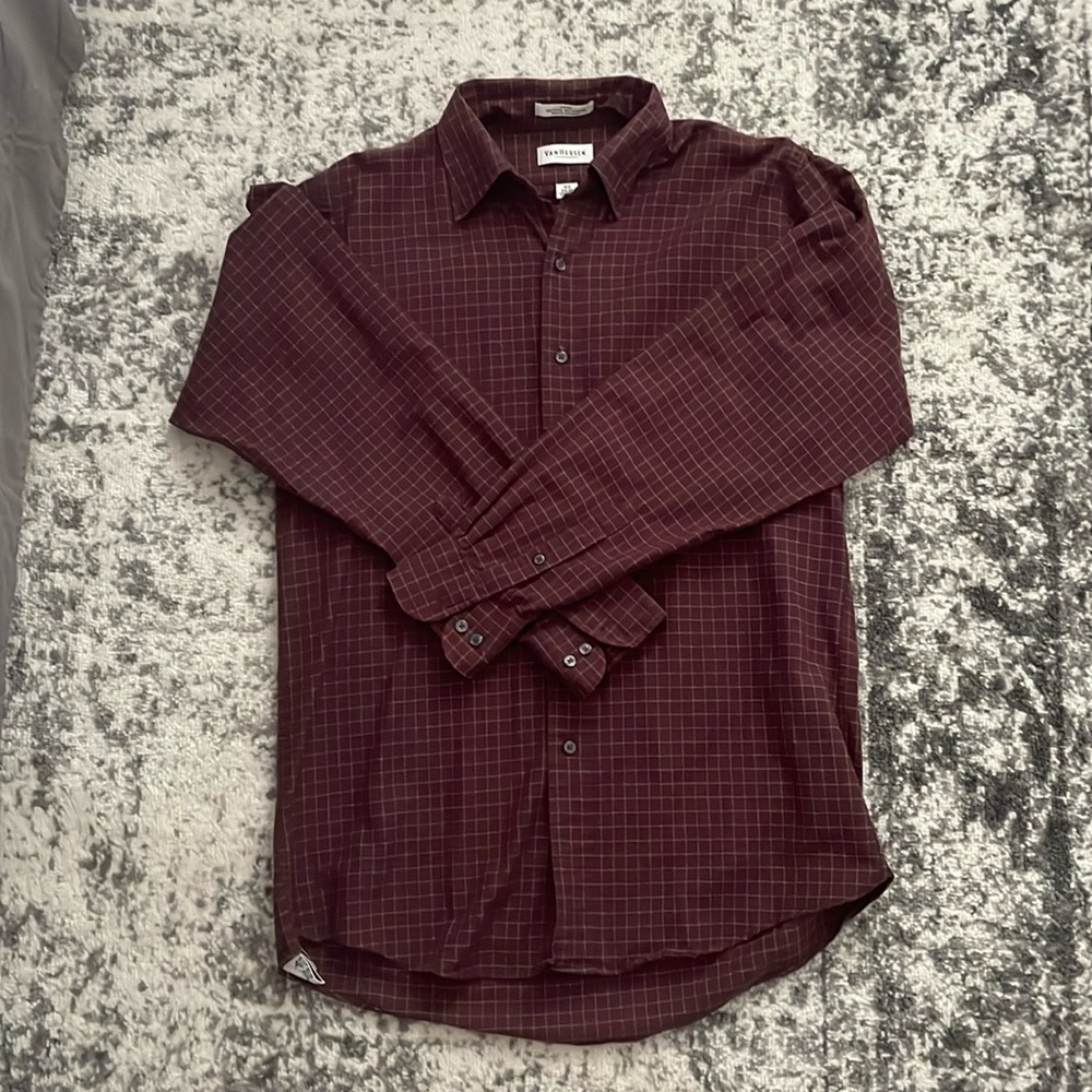 Men’s VanHeusen Button Up